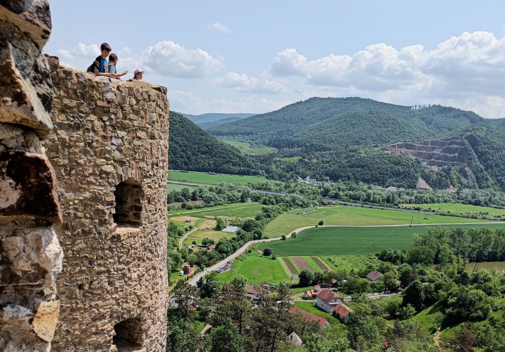 Hrad Revište Zdroj: OOCR Región GRON